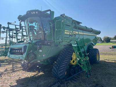 John Deere X9 1000 Combine