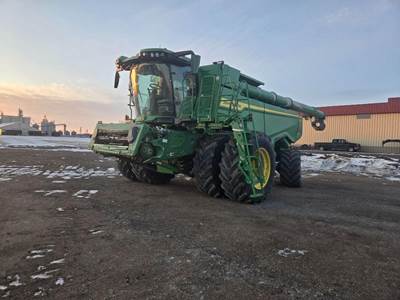 John Deere X9 1000 Combine