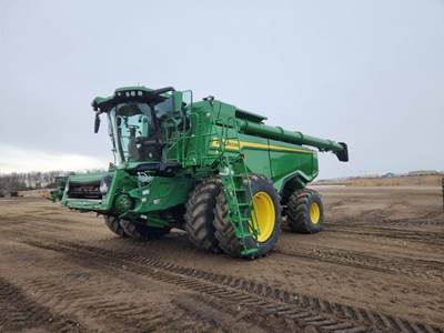 John Deere X9 1000 Combine