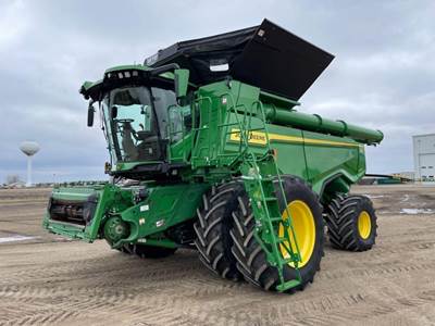 John Deere X9 1000 Combine