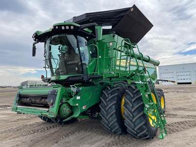 John Deere X9 1000 Combine