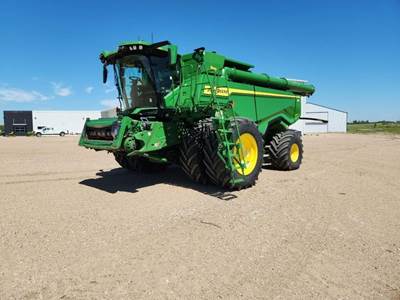 John Deere X9 1000 Combine