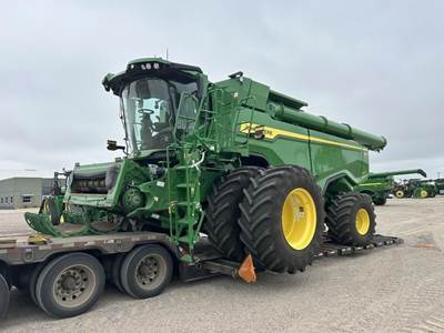 John Deere X9 1000 Combine