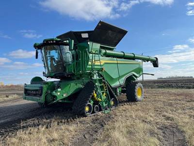 John Deere X9 1000 Combine