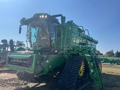 John Deere X9 1100 Combine
