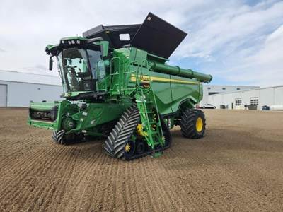 John Deere X9 1100 Combine