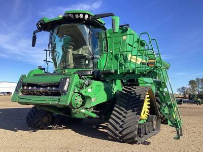 John Deere X9 1100 Combine