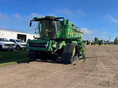 John Deere X9 1100 Combine