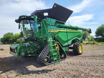 John Deere X9 1100 Combine