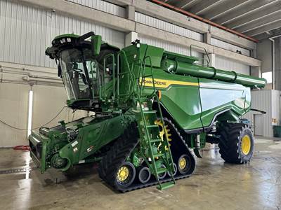 John Deere X9 1100 Combine
