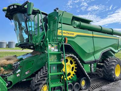 John Deere X9 1100 Combine