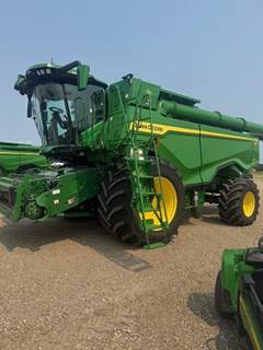 John Deere X9 1100 Combine