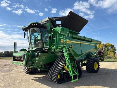 John Deere X9 1100 Combine