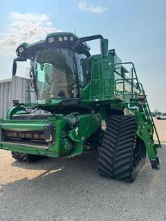 John Deere X9 1100 Combine