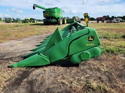 John Deere 608C Corn Head