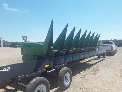John Deere 608C Corn Head