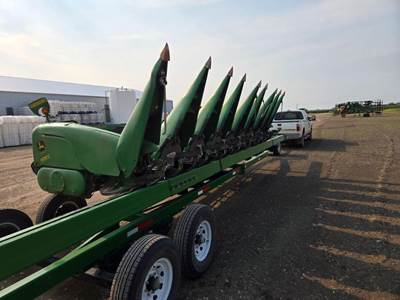 John Deere 608C Corn Head
