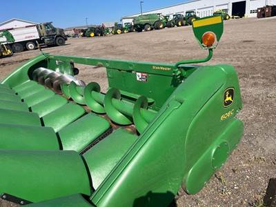 John Deere 608C Corn Head
