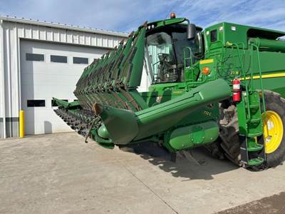 John Deere 712C Corn Head