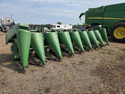 John Deere 893 Corn Head