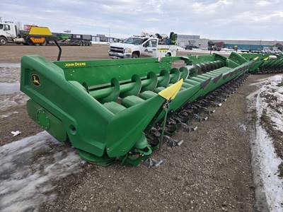 John Deere C18R Corn Head