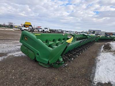 John Deere C18R Corn Head
