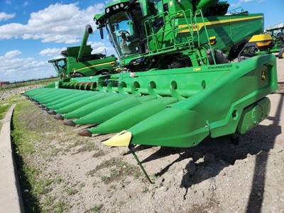 John Deere C18R Corn Head