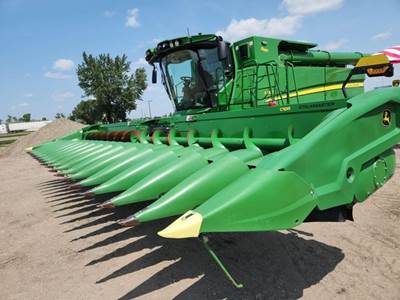 John Deere C18R Corn Head