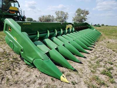 John Deere C18R Corn Head