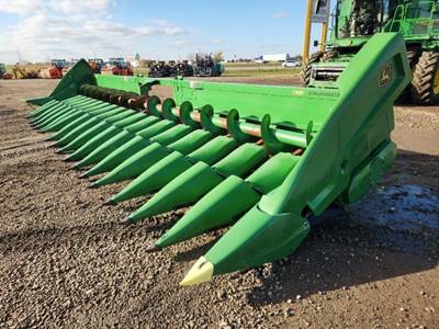 John Deere C18R Corn Head