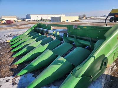 John Deere C8R Corn Head