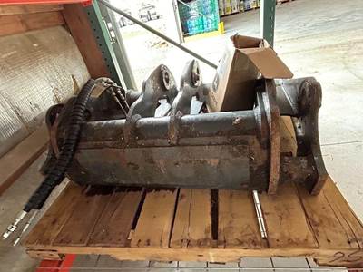 John Deere 524P HI VIS Coupler