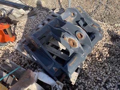 John Deere 544CPLRVIS Coupler