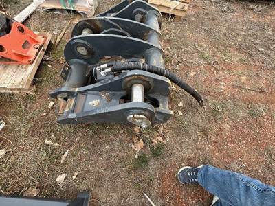 John Deere 644P HI-VIS Coupler