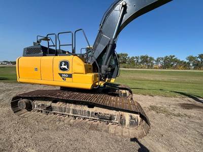 John Deere 250 P-TIER Excavator