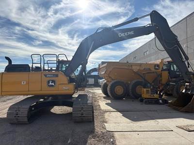 John Deere 250G LC Excavator