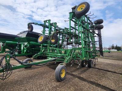 John Deere 2210 Cultivator