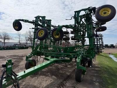 John Deere 2210 Cultivator