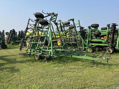 John Deere 960 Cultivator