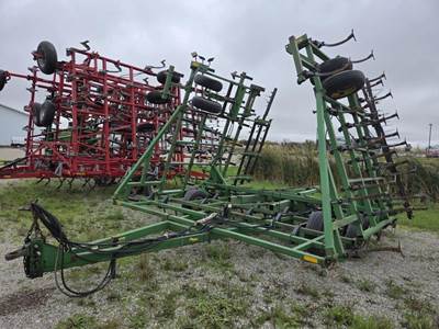 John Deere 960 Cultivator