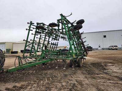John Deere 980 Cultivator