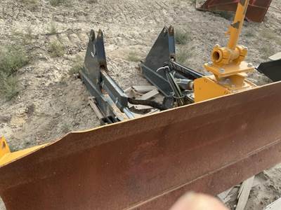 John Deere 115BLADE AND Bucket