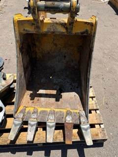 John Deere 320P 24" BKT Bucket