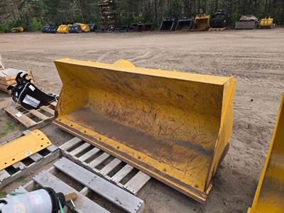 John Deere 320P1.39 Bucket