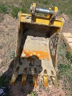 John Deere 410K24 Bucket