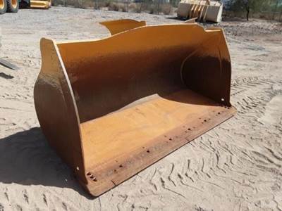 John Deere 444-624 Bucket