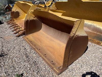 John Deere 444-624 Bucket