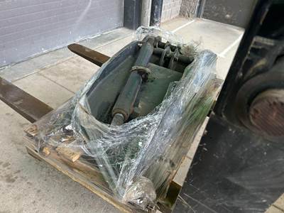 John Deere 50THUMB Bucket