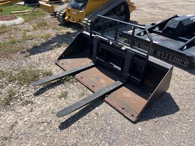 John Deere 76BUCKET Bucket