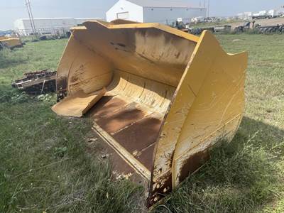 John Deere 824L6.75P Bucket